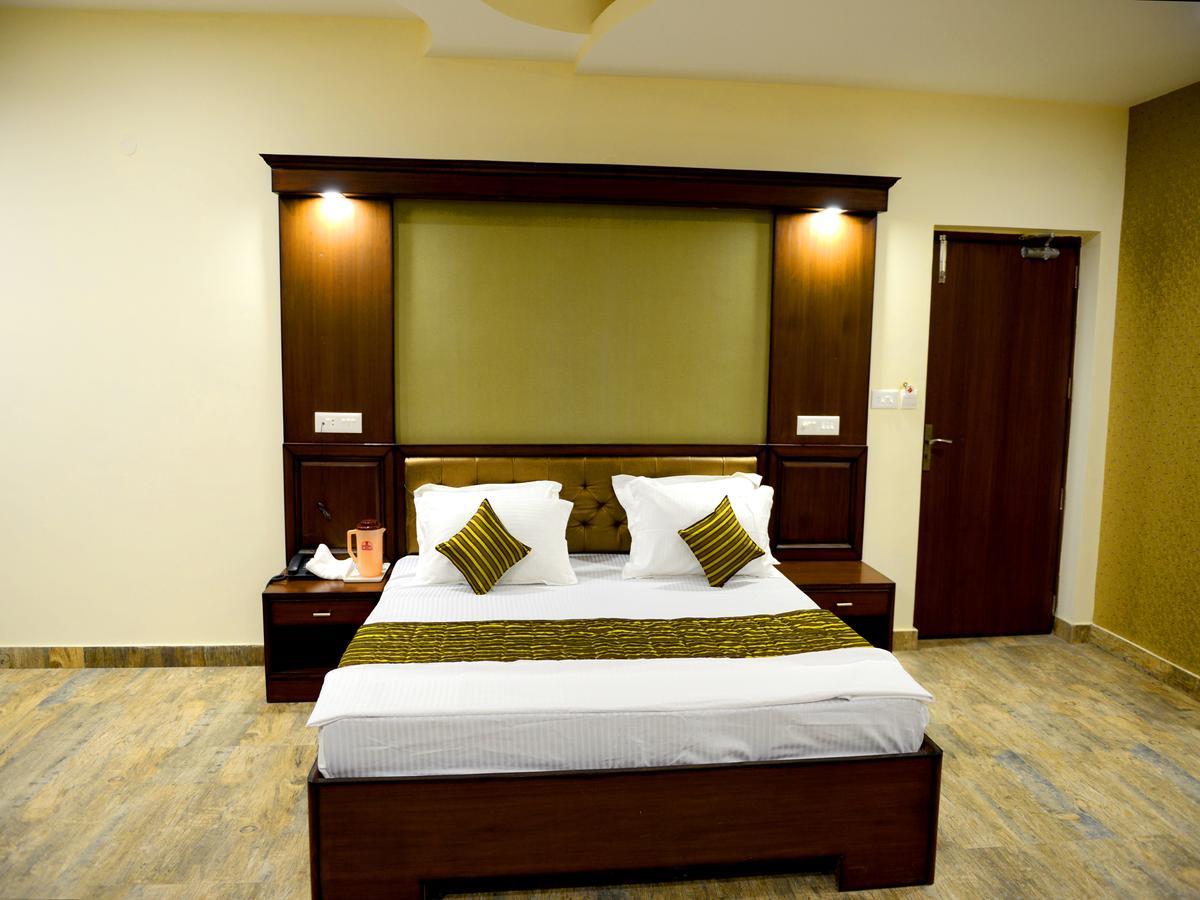 Anurag Hotel Катра Екстериор снимка
