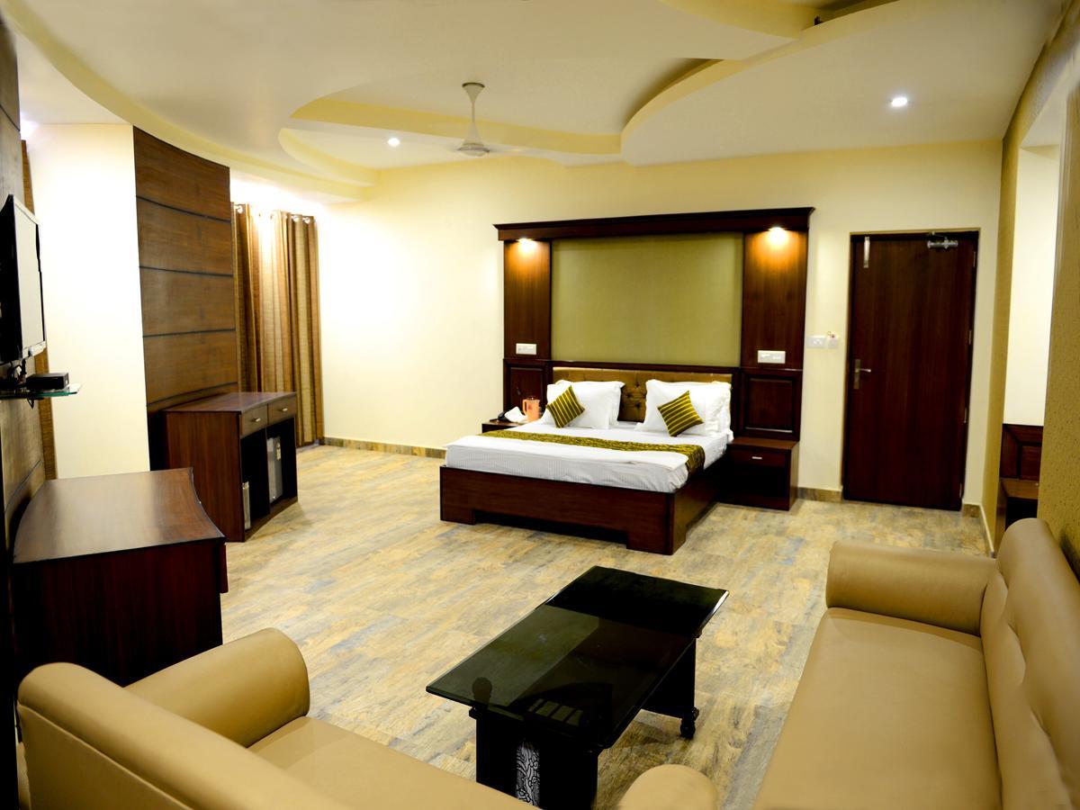 Anurag Hotel Катра Екстериор снимка
