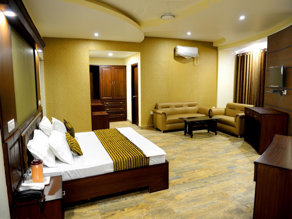 Anurag Hotel Катра Екстериор снимка
