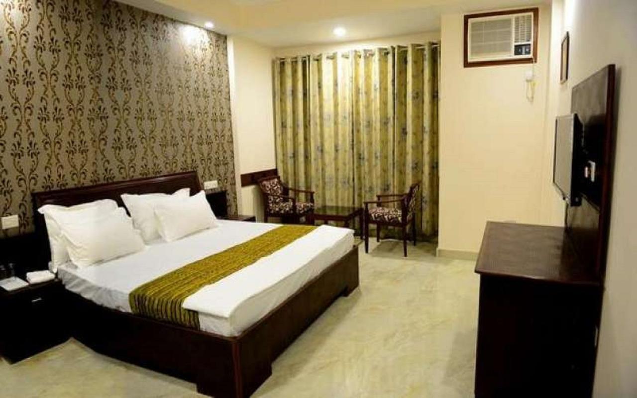 Anurag Hotel Катра Екстериор снимка